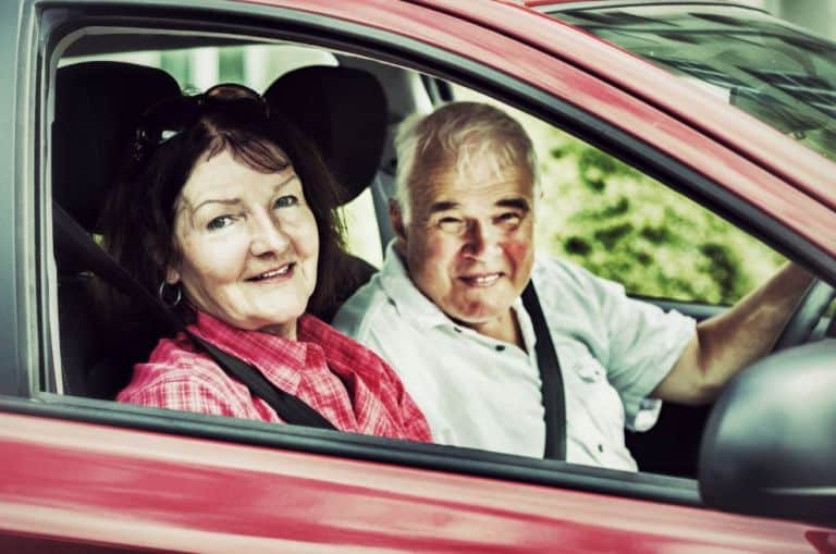 mal des transports couple senior voiture