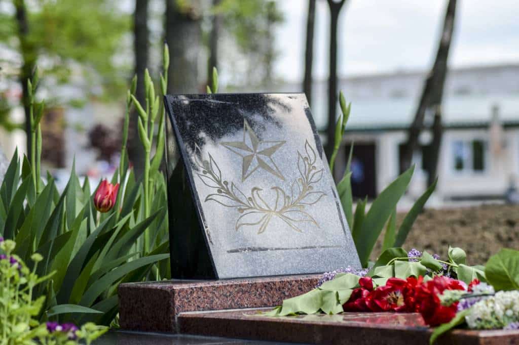 Hommage Unique - Plaque Funéraire Personnalisée