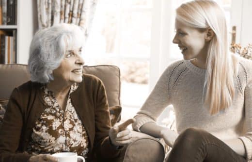 Grand Mere Et Fille Discute