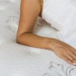 Matelas orthopédique de mousse de mémoire avec le topper doux latex