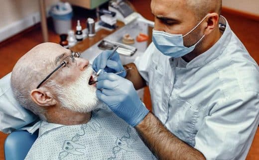 Dentiste Soigne Une Urgence Dentaire