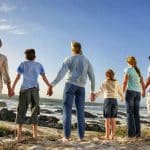 Famille Sur La Plage Grand Pere Petits Enfant